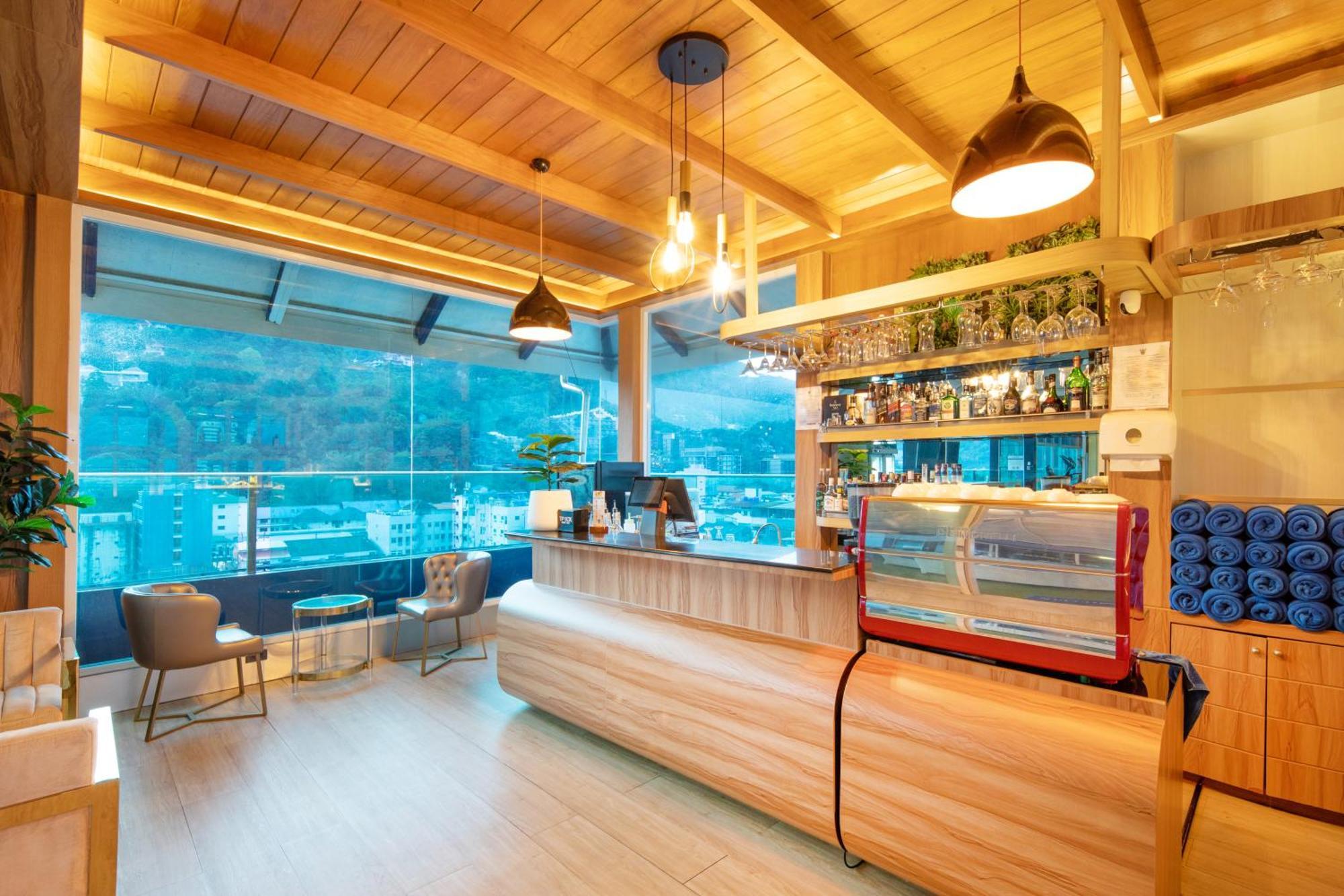Sira Grande Hotel & Spa Patong Екстериор снимка