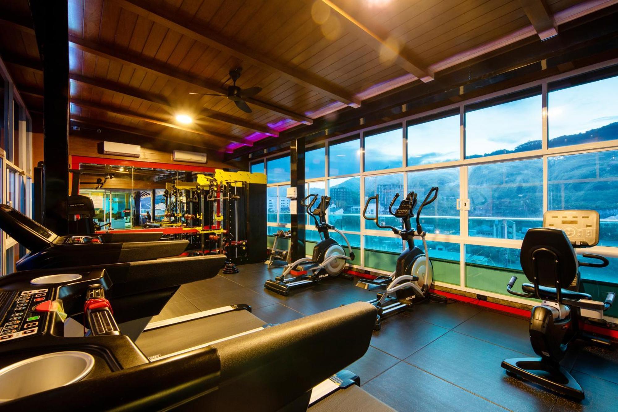 Sira Grande Hotel & Spa Patong Екстериор снимка
