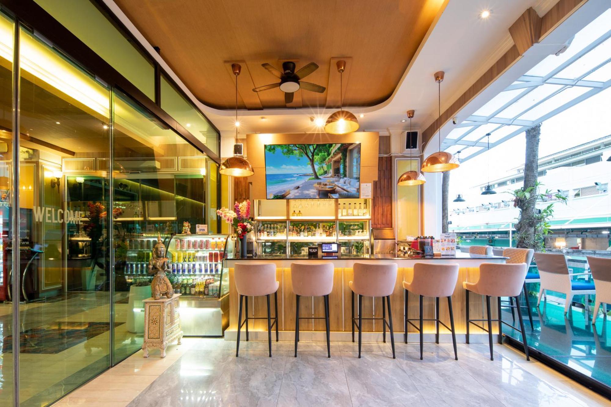 Sira Grande Hotel & Spa Patong Екстериор снимка