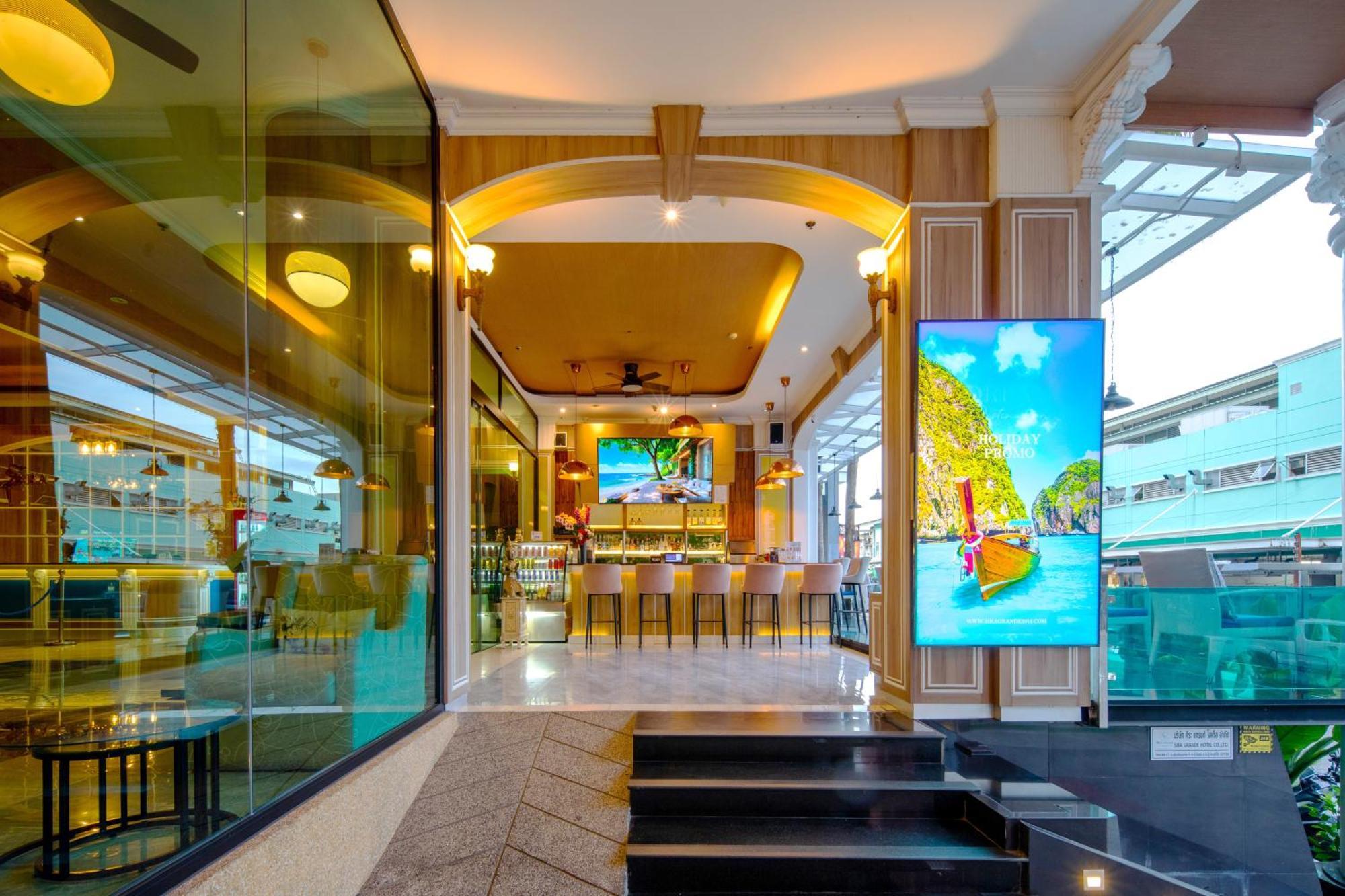 Sira Grande Hotel & Spa Patong Екстериор снимка